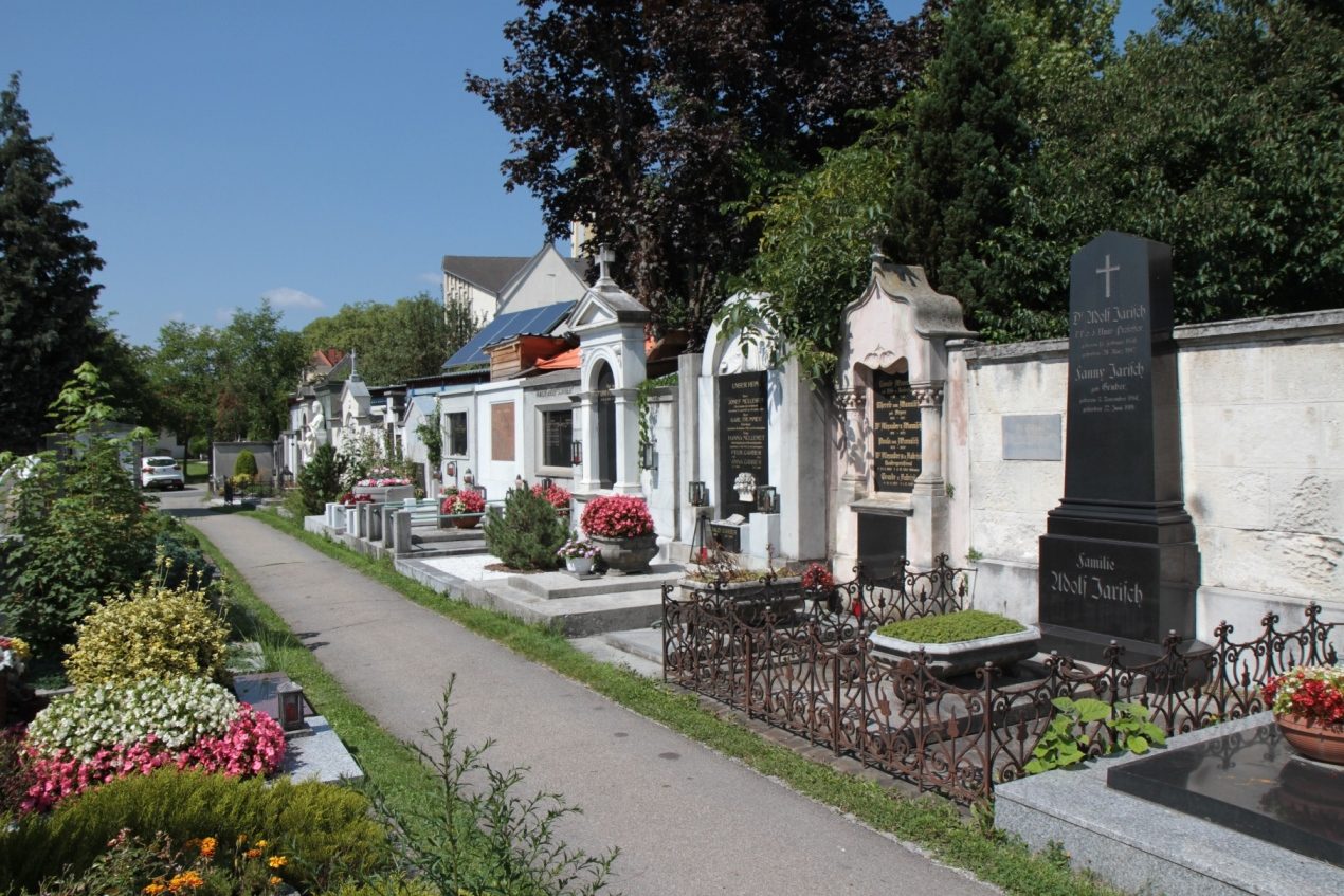 Adolf Jarisch's tomb, Leonhardfriedhof, Graz - 01.JPG